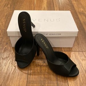 NIB Venus Faux Leather Slide Sandal Pump Heels 8M Black Peep Toe 4.5” Stiletto